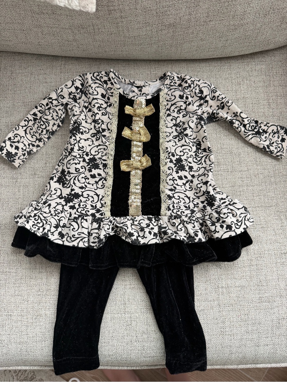 Girls' Black & White Ruffled Tunic Set with Gold Bow Accents